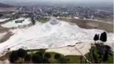 Pamukkale'ye yoğun ilgi Pamukkale'ye yoğun ilgi