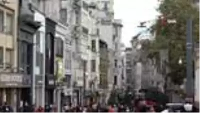Polise 'Kapa Çeneni' diyen kadın turistler gözaltına alındı
