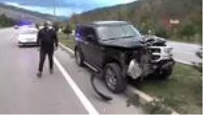 Samsun'da otomobil aydınlatma direğine çarptı: 2 yaralı