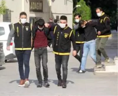 Ev ve iş yerlerinden hırsızlık yapan şüpheliler yakalandı Ev ve iş yerlerinden hırsızlık yapan şüpheliler yakalandı