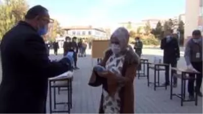 Sınava geç kalınca 'Lütfen abi' diyerek yalvardı