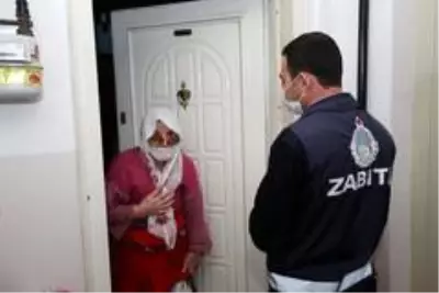 Soğukta kalan yaşlı kadının yardımına belediye ekipleri koştu Soğukta kalan yaşlı kadının yardımına belediye ekipleri koştu