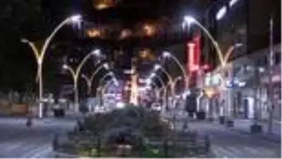 Sokağa çıkma kısıtlaması başladı Sokağa çıkma kısıtlaması başladı