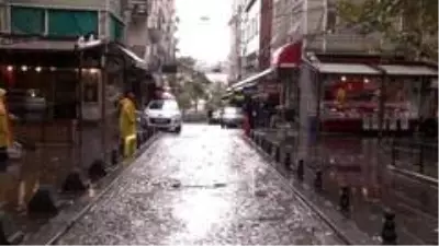 Kısıtlama sonrası Taksim'de yaşanan hareketlilik havadan görüntülendi Kısıtlama sonrası Taksim'de yaşanan hareketlilik havadan görüntülendi