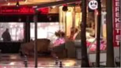 Kısıtlama sonrası Taksim'de yaşanan hareketlilik havadan görüntülendi Kısıtlama sonrası Taksim'de yaşanan hareketlilik havadan görüntülendi