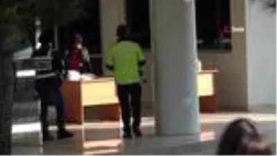 Sokağa çıkma kısıtlamasında KPSS sınav adayları okullara koştu Sokağa çıkma kısıtlamasında KPSS sınav adayları okullara koştu