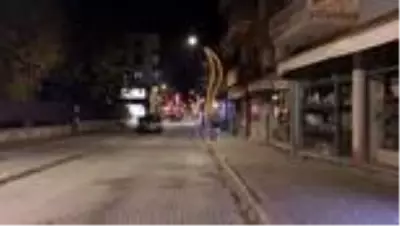 Sokağa çıkma kısıtlamasının ardından cadde ve sokaklar boş kaldı