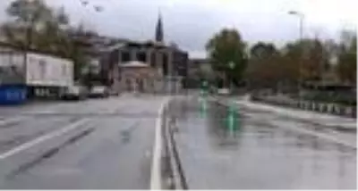 Sokağa çıkma yasağında meydanlar sessizliğe büründü, yollar boş kaldı Sokağa çıkma yasağında meydanlar sessizliğe büründü, yollar boş kaldı