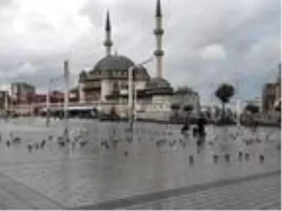 Sokağa çıkma yasağında meydanlar sessizliğe büründü, yollar boş kaldı Sokağa çıkma yasağında meydanlar sessizliğe büründü, yollar boş kaldı
