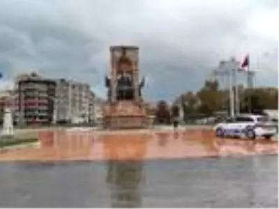 Sokağa çıkma yasağında meydanlar sessizliğe büründü, yollar boş kaldı Sokağa çıkma yasağında meydanlar sessizliğe büründü, yollar boş kaldı