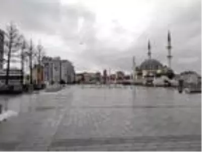 Sokağa çıkma yasağında meydanlar sessizliğe büründü, yollar boş kaldı Sokağa çıkma yasağında meydanlar sessizliğe büründü, yollar boş kaldı