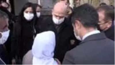 Soylu, iki köy arasındaki husumette hayatını kaybeden Fettah Dinçer'in ailesini ziyaret etti