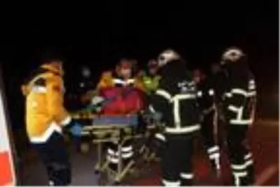 Sulama kanalına düşen otomobildeki 3 kişi yaralandı