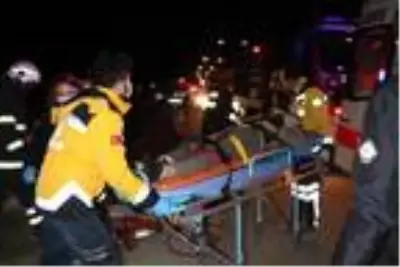 Sulama kanalına düşen otomobildeki 3 kişi yaralandı