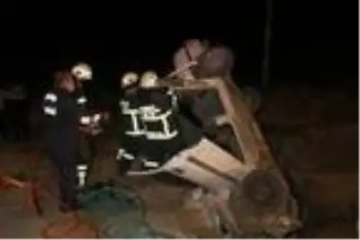 Sulama kanalına düşen otomobildeki 3 kişi yaralandı