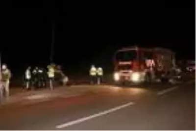 Sulama kanalına düşen otomobildeki 3 kişi yaralandı