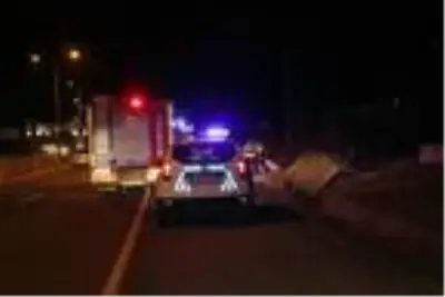Sulama kanalına düşen otomobildeki 3 kişi yaralandı