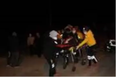 Sulama kanalına düşen otomobildeki 3 kişi yaralandı