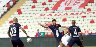 Süper Lig: Fraport TAV Antalyaspor: 0 Aytemiz Alanyaspor: 0 (İlk yarı)