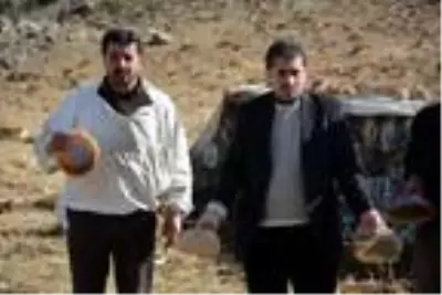 Teröristlerden temizlenen Herekol Dağı'nda bal hasadı başladı Teröristlerden temizlenen Herekol Dağı'nda bal hasadı başladı