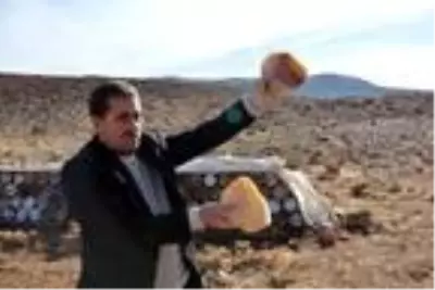 Teröristlerden temizlenen Herekol Dağı'nda bal hasadı başladı Teröristlerden temizlenen Herekol Dağı'nda bal hasadı başladı