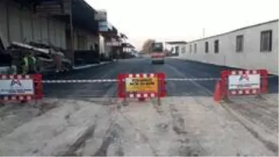 Tırmıl Sanayi Sitesinin bozuk yolları onarılıyor Tırmıl Sanayi Sitesinin bozuk yolları onarılıyor