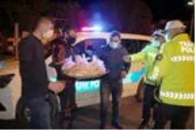 Tokat'ta denetim yapan polislere çorba ikramı Tokat'ta denetim yapan polislere çorba ikramı