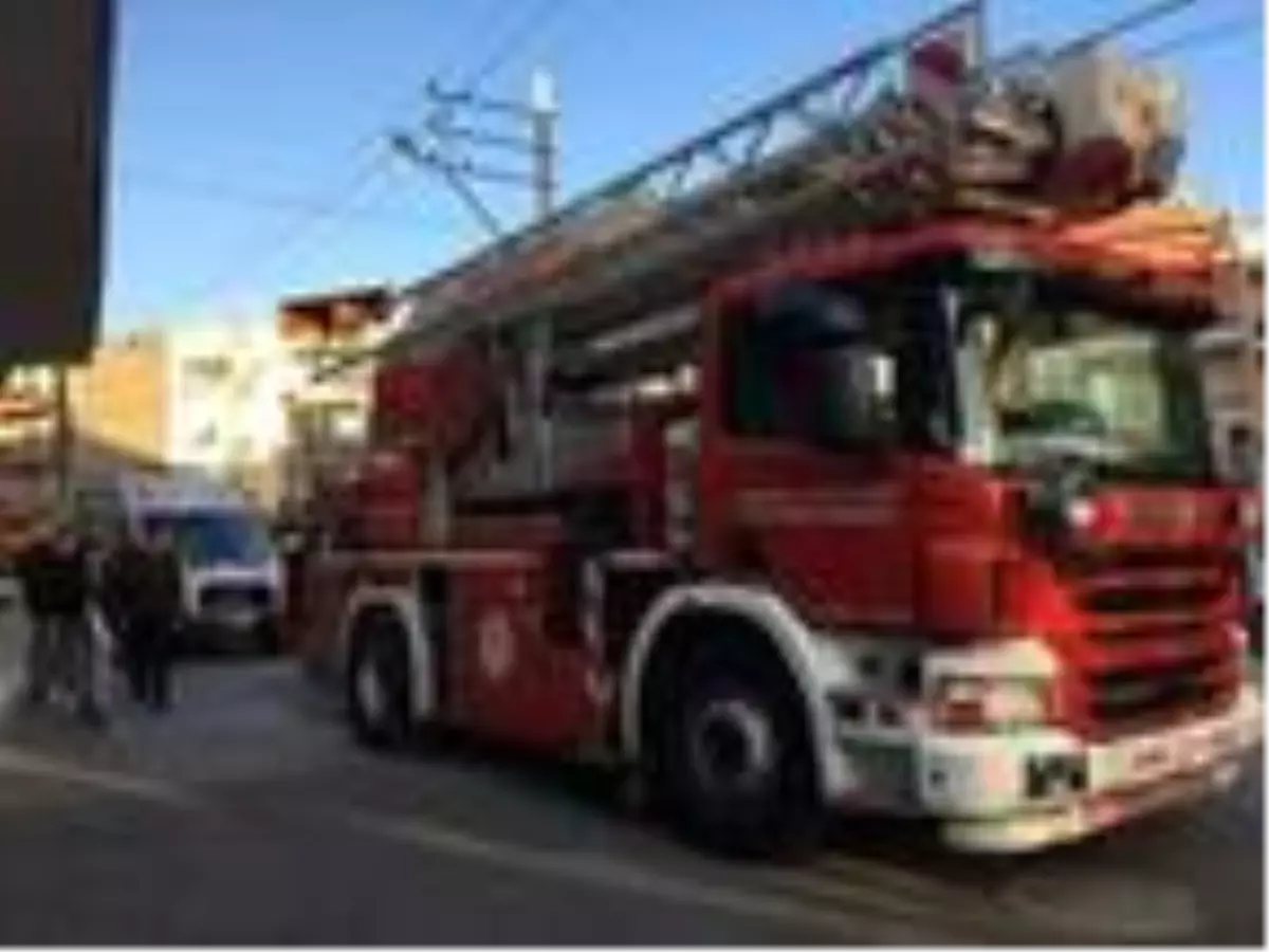 Son dakika haber | Yangın çıkan evde mahsur kalan 5 kişiyi, itfaiyeciler kurtardı
