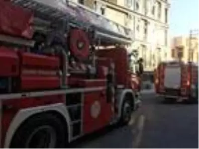 Son dakika haber | Yangın çıkan evde mahsur kalan 5 kişiyi, itfaiyeciler kurtardı