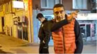 Son dakika haberleri! Yasağa rağmen sokağa çıktı, polisleri ve gazetecileri tehdit etti
