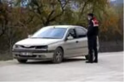 Yedigöller yolu kar ve buzlanma nedeniyle trafiğe kapatıldı, yüzlerce tatilci geri döndü Yedigöller yolu kar ve buzlanma nedeniyle trafiğe kapatıldı, yüzlerce tatilci geri döndü