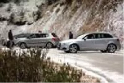 Yedigöller yolu kar ve buzlanma nedeniyle trafiğe kapatıldı, yüzlerce tatilci geri döndü Yedigöller yolu kar ve buzlanma nedeniyle trafiğe kapatıldı, yüzlerce tatilci geri döndü
