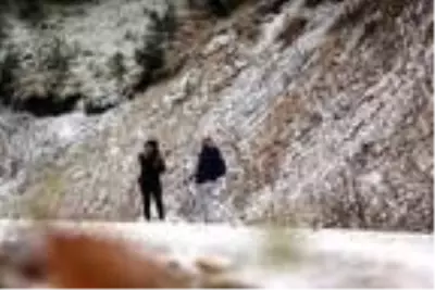 Yedigöller yolu kar ve buzlanma nedeniyle trafiğe kapatıldı, yüzlerce tatilci geri döndü Yedigöller yolu kar ve buzlanma nedeniyle trafiğe kapatıldı, yüzlerce tatilci geri döndü