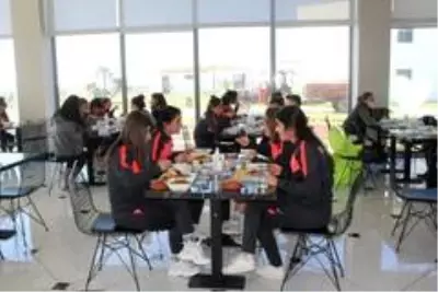 Yüksekova Belediyespor Kadın Futbol Takımı, Ayvalık'ta kampa girdi Yüksekova Belediyespor Kadın Futbol Takımı, Ayvalık'ta kampa girdi