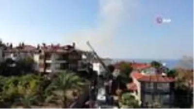 3 katlı apartmanın çatısı alev alev yandı 3 katlı apartmanın çatısı alev alev yandı