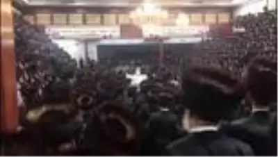 ABD'de fanatik Yahudiler düğünde Covid-19 önlemlerini hiçe saydı ABD'de fanatik Yahudiler düğünde Covid-19 önlemlerini hiçe saydı