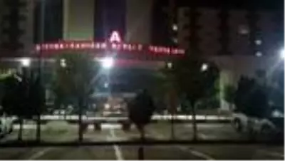 AFYONKARAHİSAR - Apartmanlarından üzerlerine şişe atılması nedeniyle çıkan kavgada yaralandılar