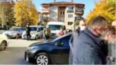 AFYONKARAHİSAR - İki grubun kavgasıyla ilgili adliyeye sevk edilen 7 kişiden 3'ü tutuklandı AFYONKARAHİSAR - İki grubun kavgasıyla ilgili adliyeye sevk edilen 7 kişiden 3'ü tutuklandı
