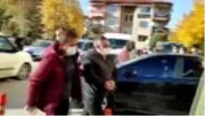 AFYONKARAHİSAR - İki grubun kavgasıyla ilgili adliyeye sevk edilen 7 kişiden 3'ü tutuklandı AFYONKARAHİSAR - İki grubun kavgasıyla ilgili adliyeye sevk edilen 7 kişiden 3'ü tutuklandı