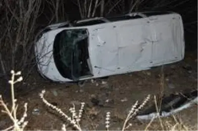 Kaçak göçmenleri taşıyan minibüs şarampole devrildi: 17 yaralı Kaçak göçmenleri taşıyan minibüs şarampole devrildi: 17 yaralı
