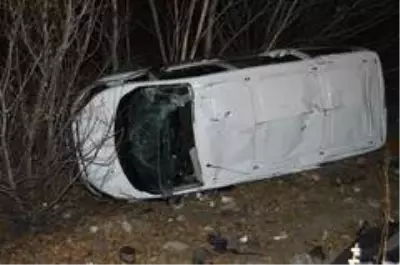 Kaçak göçmenleri taşıyan minibüs şarampole devrildi: 17 yaralı Kaçak göçmenleri taşıyan minibüs şarampole devrildi: 17 yaralı