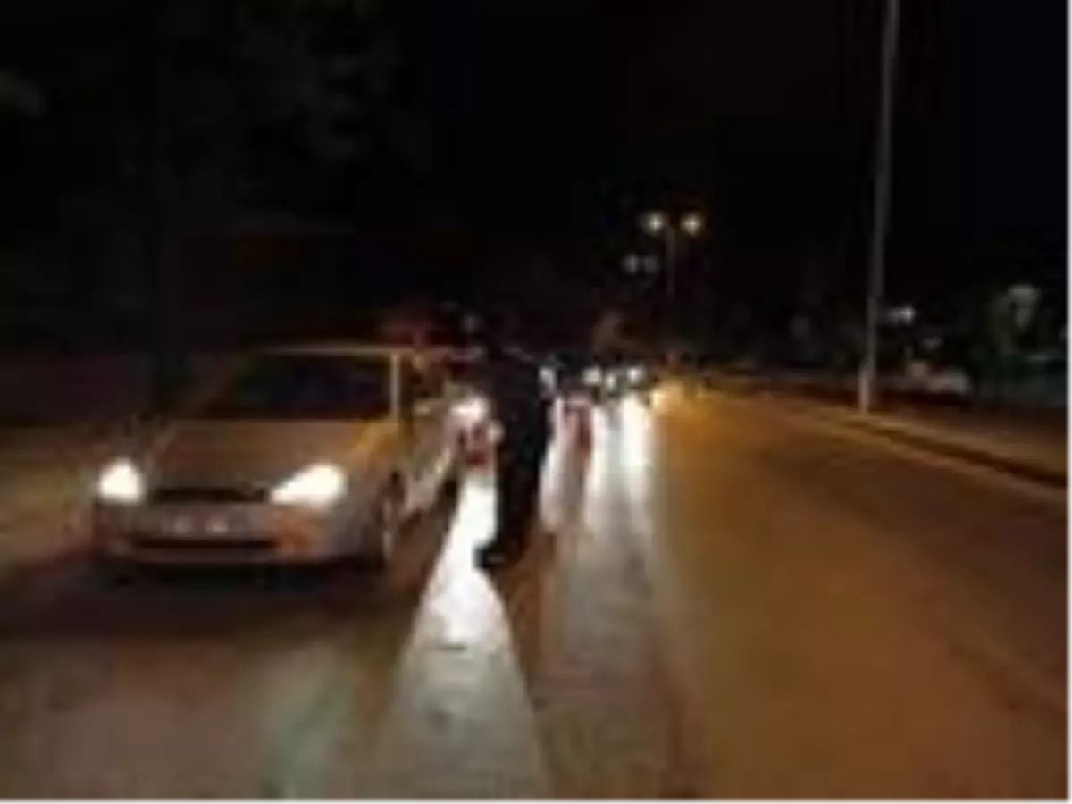 Ankara'da belgesiz sokağa çıkanlara ceza kesildi