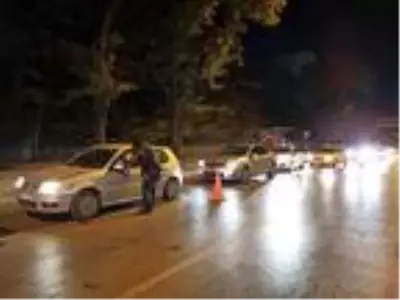 Ankara'da belgesiz sokağa çıkanlara ceza kesildi