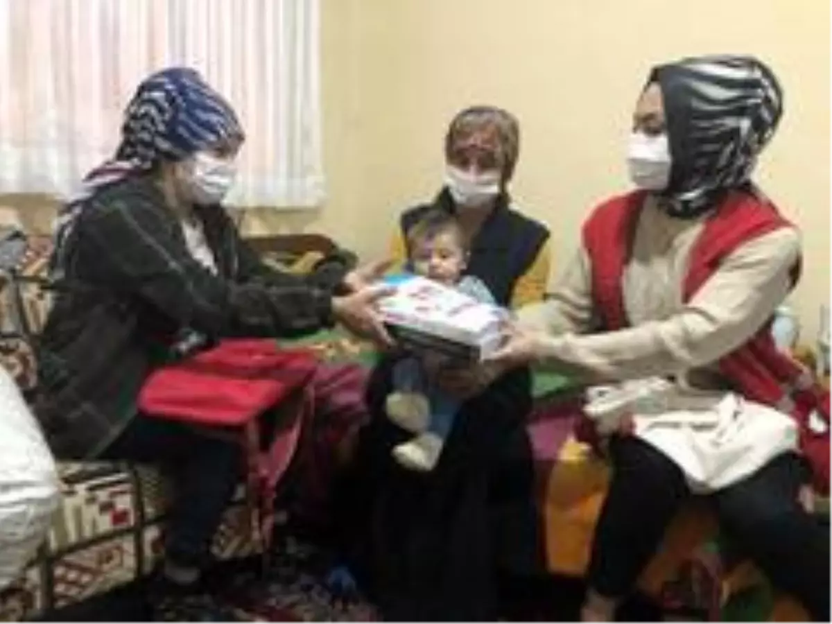 KASTAMONU - Türk Kızılay'dan 10 evin yandığı köye yardımlar sürüyor