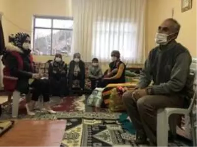 KASTAMONU - Türk Kızılay'dan 10 evin yandığı köye yardımlar sürüyor KASTAMONU - Türk Kızılay'dan 10 evin yandığı köye yardımlar sürüyor