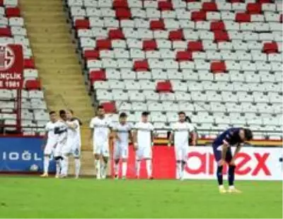 Son dakika haber: Antalyaspor'un 3 puan hasreti, 6 haftaya yükseldi Son dakika haber: Antalyaspor'un 3 puan hasreti, 6 haftaya yükseldi