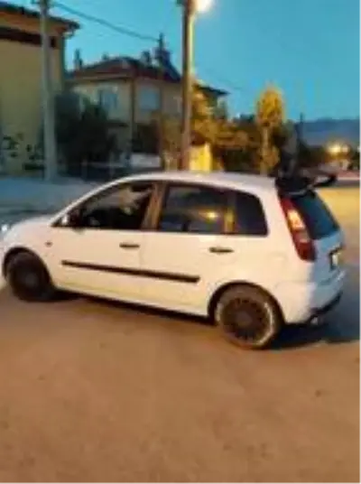 Aracını satmakta anlaştığı kişinin 'Parayı EFT ile gönderiyorum' sözüne inanınca dolandırıldı Aracını satmakta anlaştığı kişinin 'Parayı EFT ile gönderiyorum' sözüne inanınca dolandırıldı