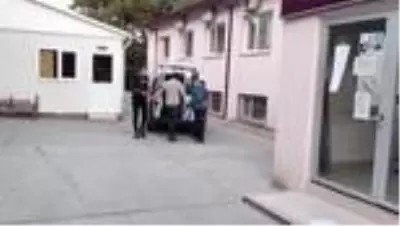 Askerin beylik tabancasını çaldıkları iddia edilen iki zanlı İzmir'de yakalandı Askerin beylik tabancasını çaldıkları iddia edilen iki zanlı İzmir'de yakalandı
