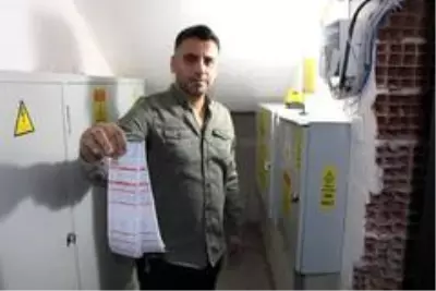 Atanamayan Ahmet öğretmen, güneş panellerinden elektrik üretip fazlasını satıyor Atanamayan Ahmet öğretmen, güneş panellerinden elektrik üretip fazlasını satıyor