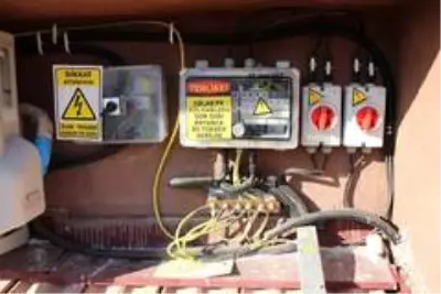 Atanamayan Ahmet öğretmen, güneş panellerinden elektrik üretip fazlasını satıyor Atanamayan Ahmet öğretmen, güneş panellerinden elektrik üretip fazlasını satıyor